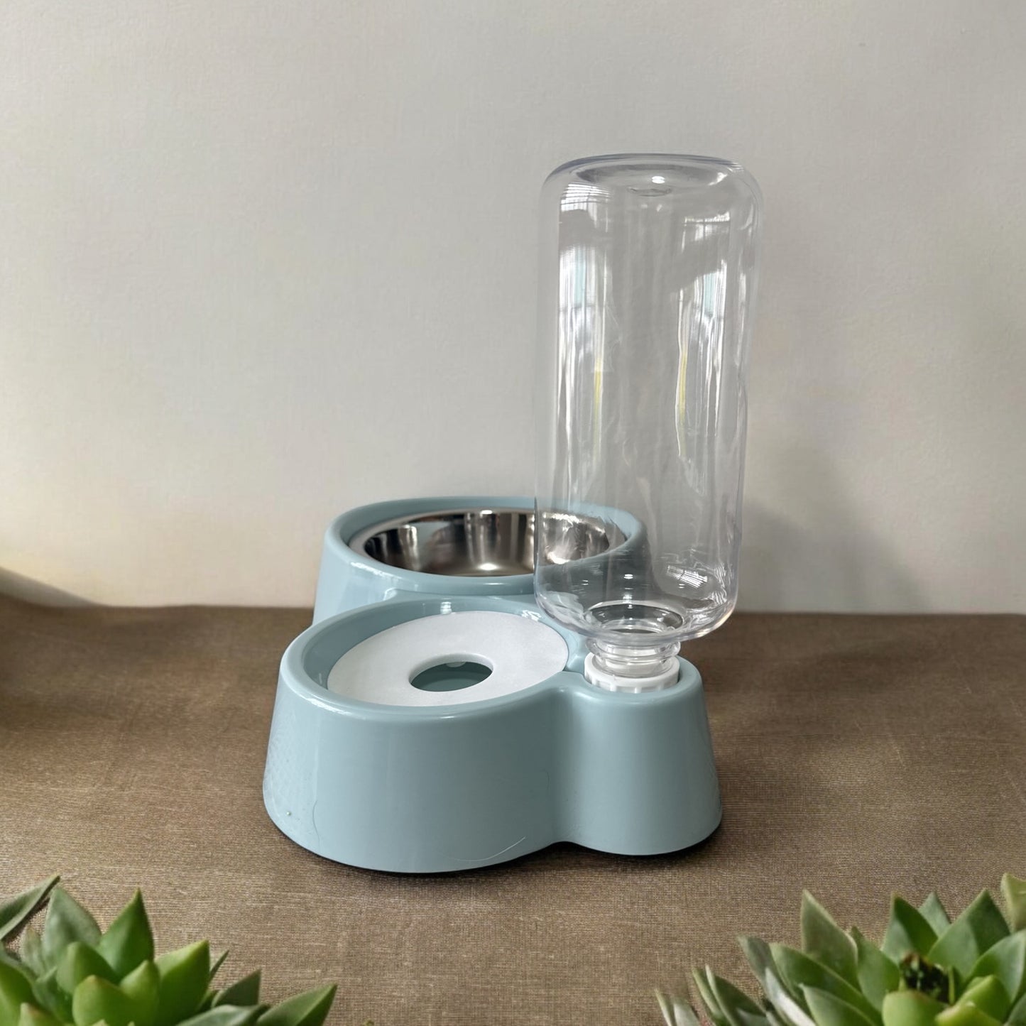 Comedero con dispensador de agua